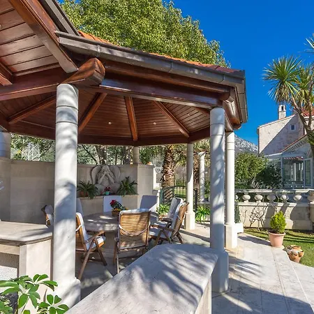 아파트 Anna 오미스